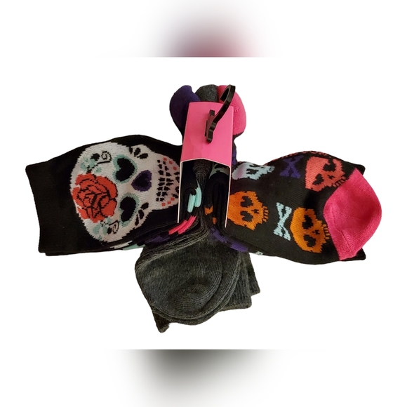 Women's New Betsey Johnson Sugar Skulls Dia De Los Muertos Crew Socks 3 Pairs - Picture 3 of 4